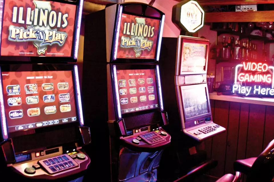 Higher Gross Gaming Revenues for Lower Admissions in Illinois Casinos Higher Gross Gaming Revenues for Lower Admissions in Illinois Casinos
