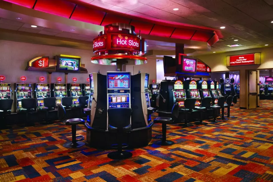 Floating Ameristar Casino Prepares to Move High-Roller Gaming Area Onshore