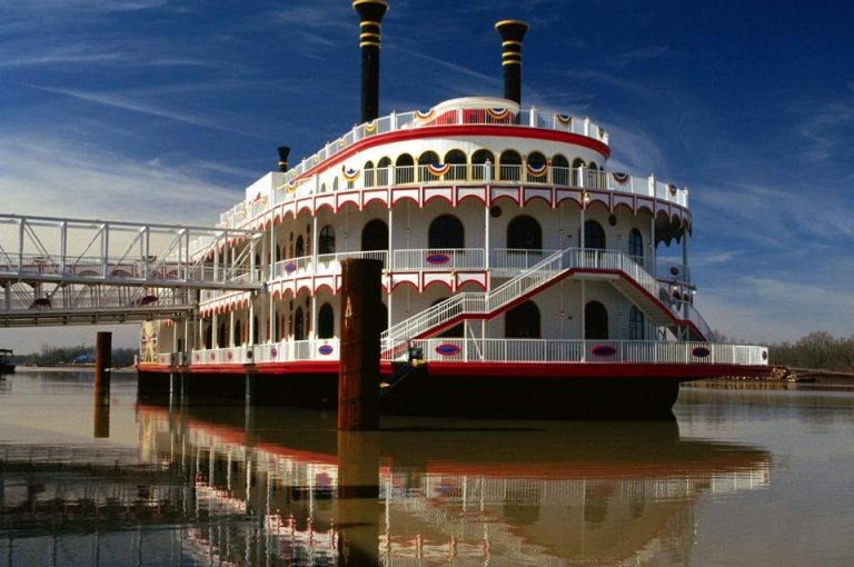 is there a riverboat casino in new orleans