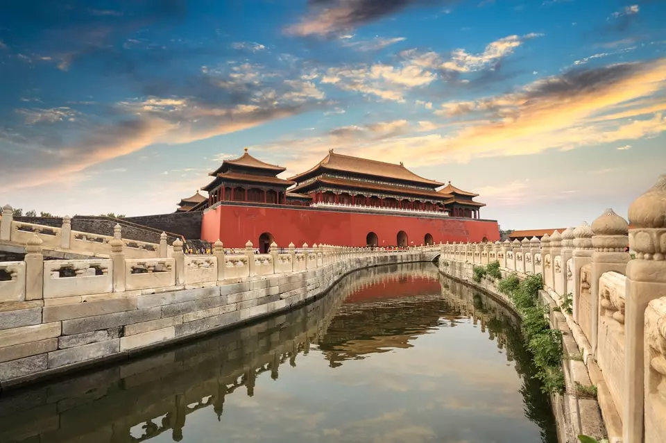 Chinese Gamblers’ Age Drops, While Gambling Debts Get Bigger, Social Service Counselor Says Chinese Gamblers’ Age Drops, While Gambling Debts Get Bigger, Social Service Counselor Says