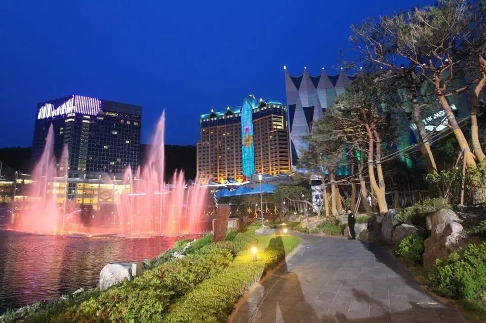 Relatives of AmorePacific’s Chairman Suspected of Being Favorited in Kangwon Land Casino Procurement Placement Process Relatives of AmorePacific’s Chairman Suspected of Being Favorited in Kangwon Land Casino Procurement Placement Process