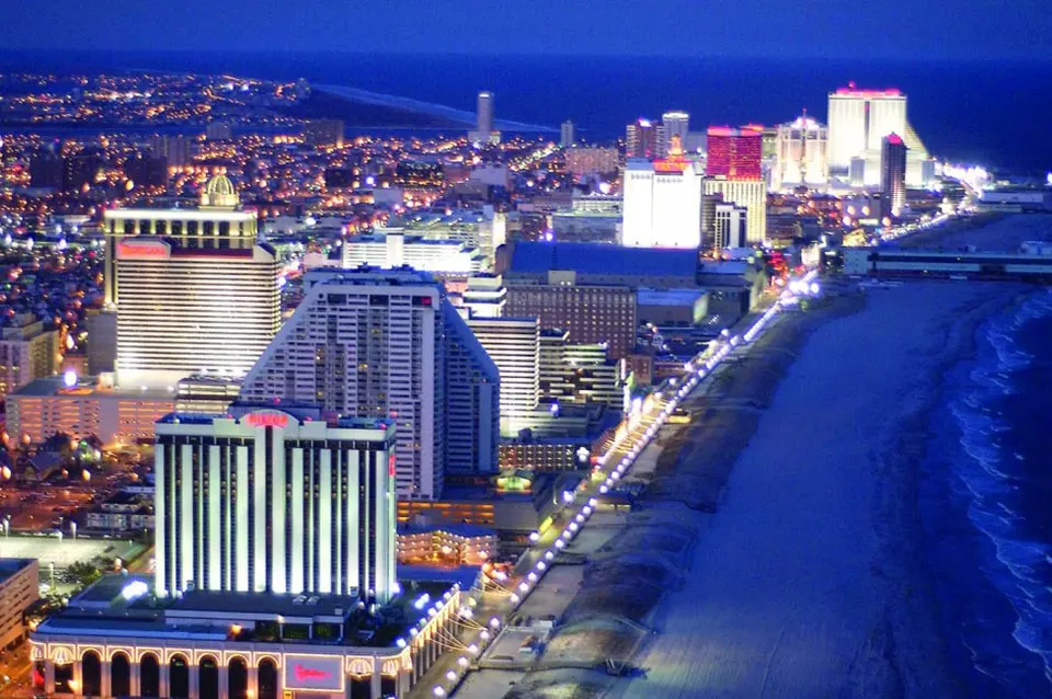 Outdoor Gambling Areas Could Be the Solution to Smoking Ban Impasse in Atlantic City