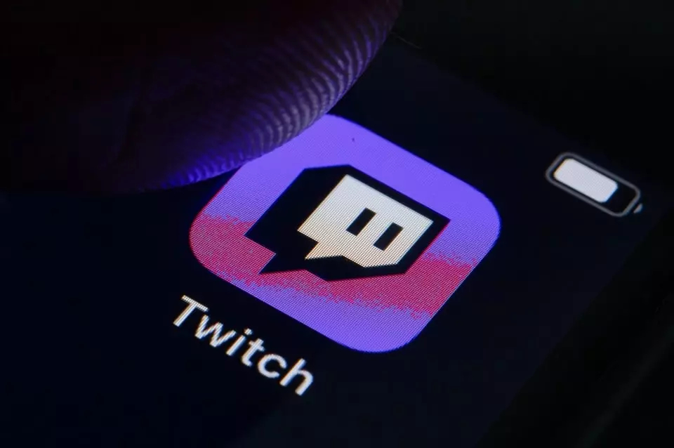 Popular Twitch Streamer “Mandle” Says He Rejected Life-Changing Deal with Gambling Company