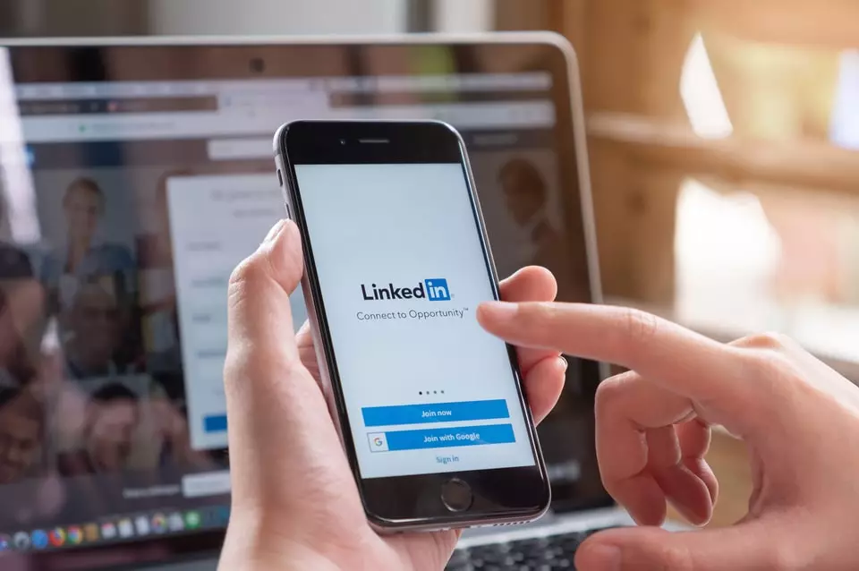 Kazakhstan Government Suspends Access to LinkedIn Due to Alleged Online Casino Advertising and “Numerous” Fake Accounts