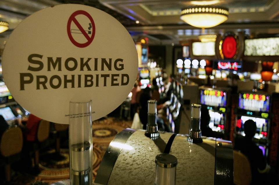 Some Rhode Island Lawmakers Call for Smoking Ban in Local Casinos