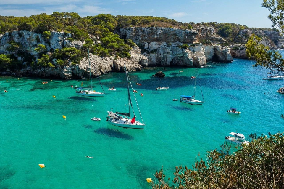 Balearic Islands Politicians Clash on Gambling Advertising Legislation Amendments