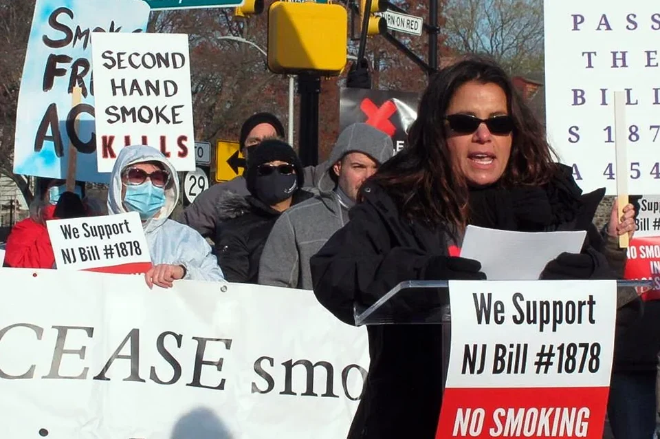 New Jersey Casino Workers Outraged by Another Smoking Ban Bill Delay